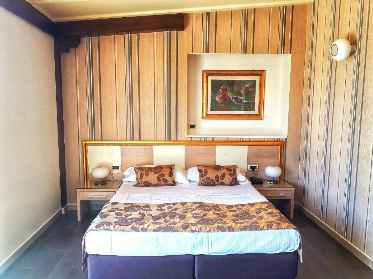 Hotel Le Chevalier ตาออร์มินา ภายนอก รูปภาพ