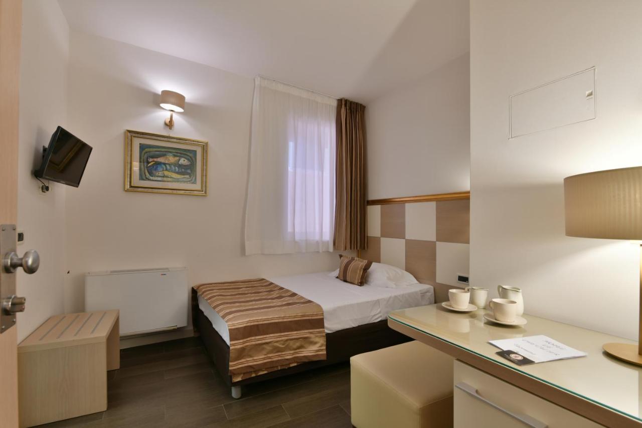 Hotel Le Chevalier ตาออร์มินา ภายนอก รูปภาพ