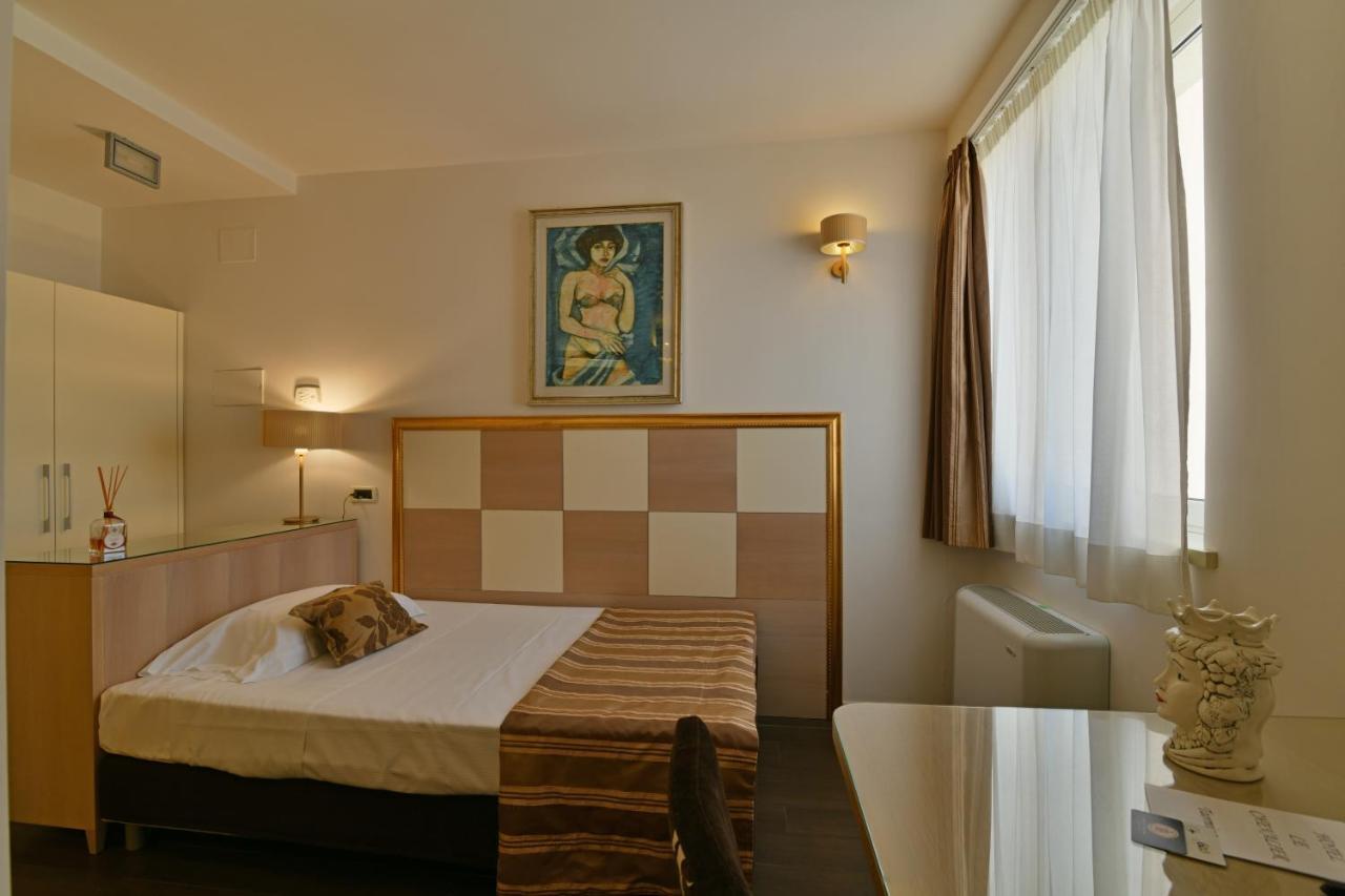 Hotel Le Chevalier ตาออร์มินา ภายนอก รูปภาพ