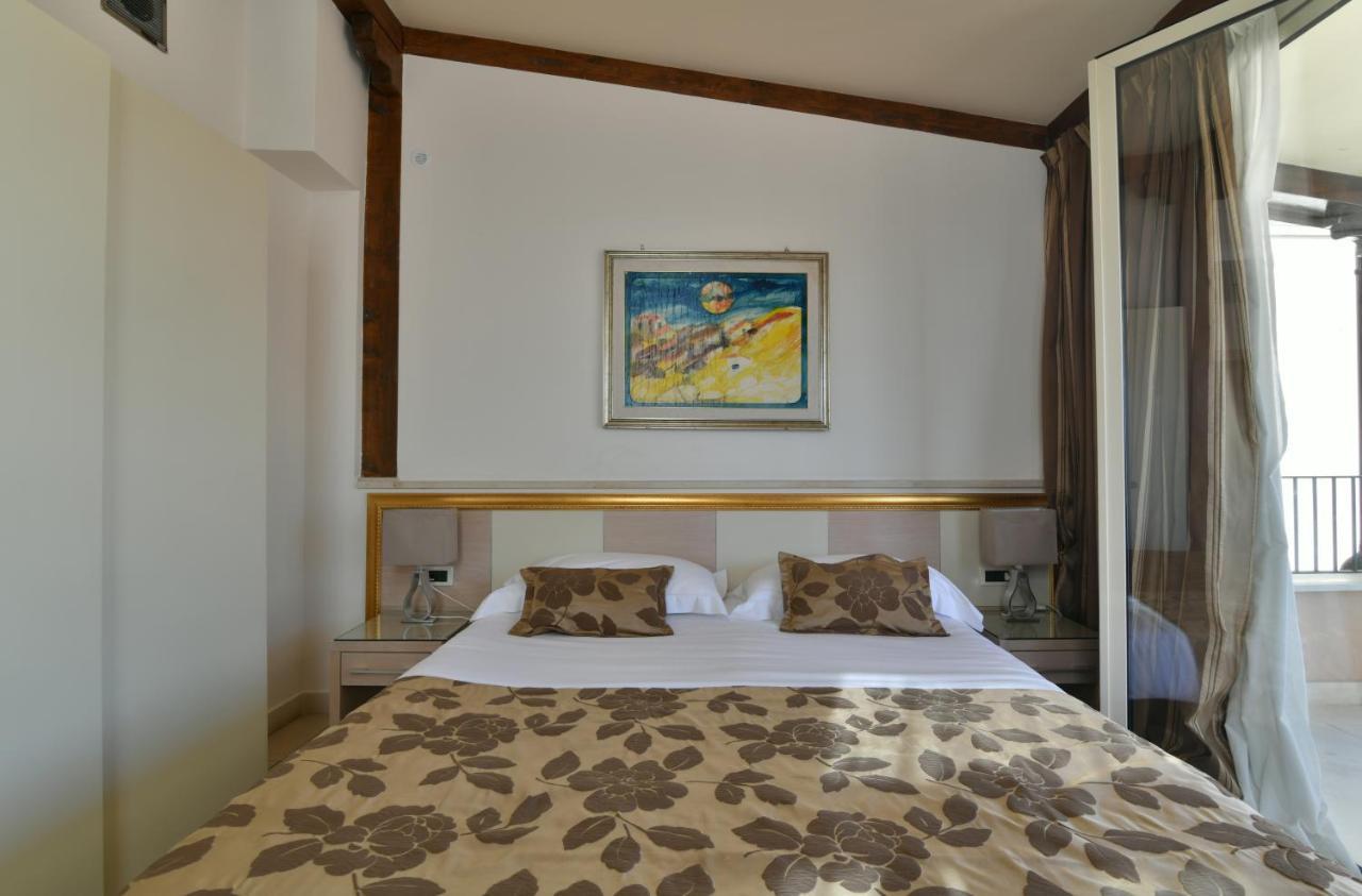 Hotel Le Chevalier ตาออร์มินา ภายนอก รูปภาพ