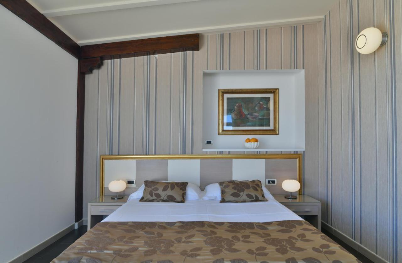 Hotel Le Chevalier ตาออร์มินา ภายนอก รูปภาพ