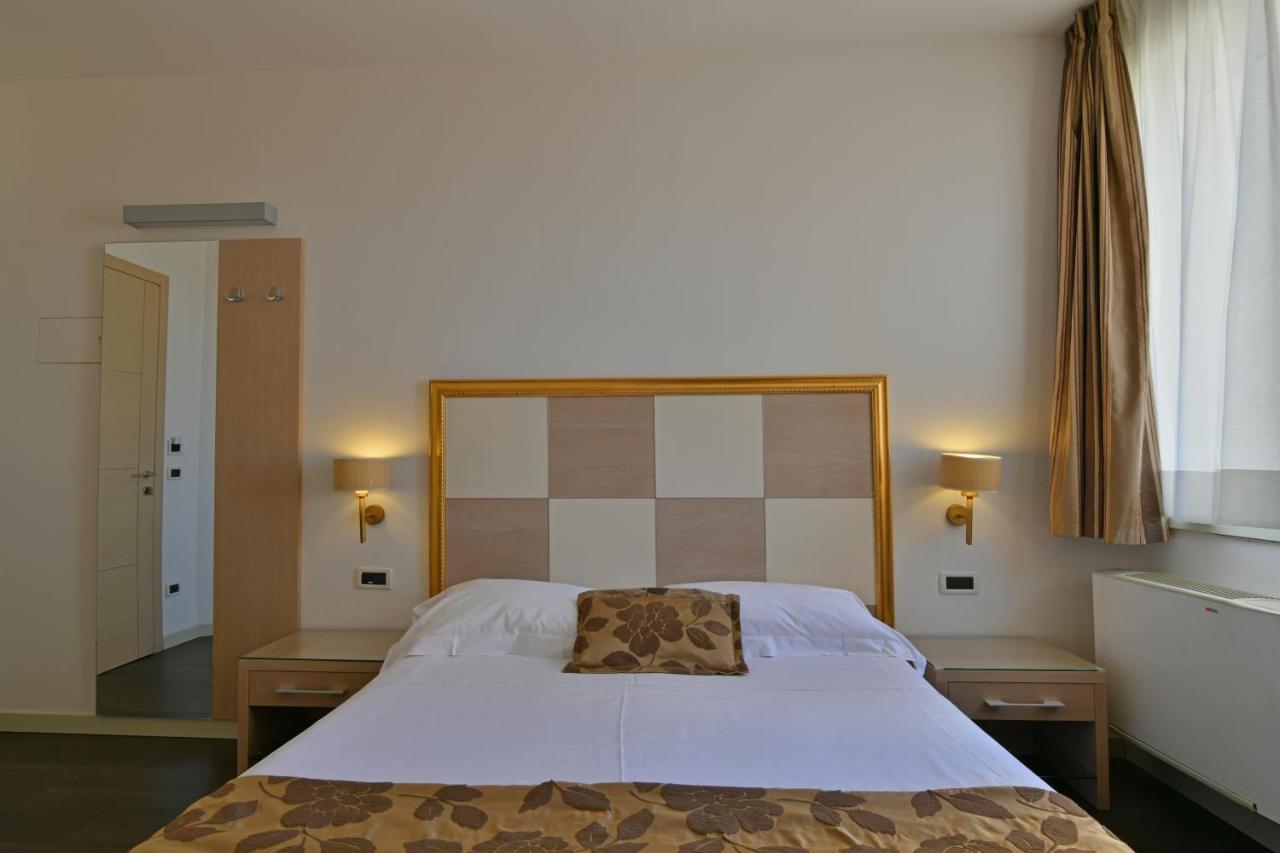 Hotel Le Chevalier ตาออร์มินา ภายนอก รูปภาพ